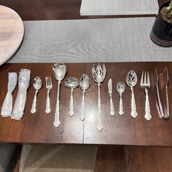 Reed & Barton stainless steel serving utensils set for 6 people, 27 pieces - Picture 1 of 6